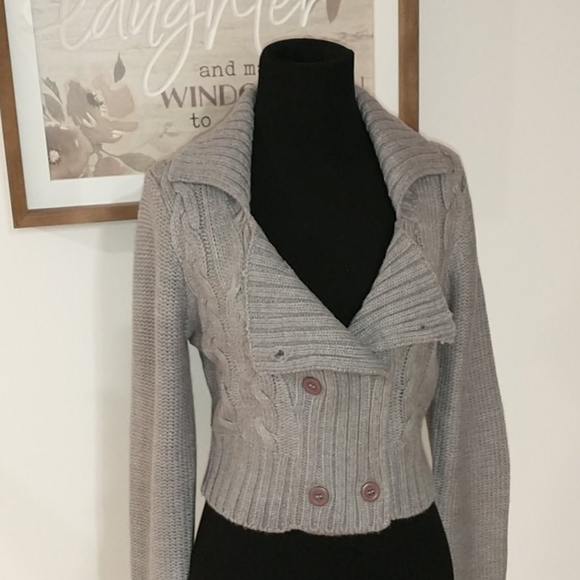 H & M Cable Knit Crop Sweater - Picture 2 of 8